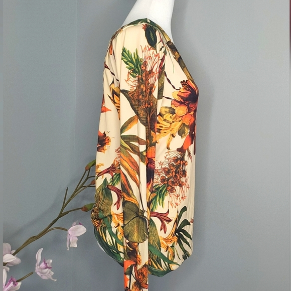 Women's Top - Picture 3 of 6